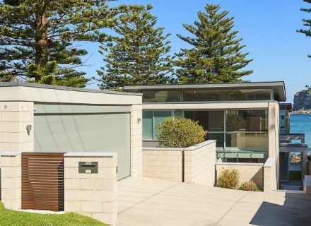 facade garage driveway