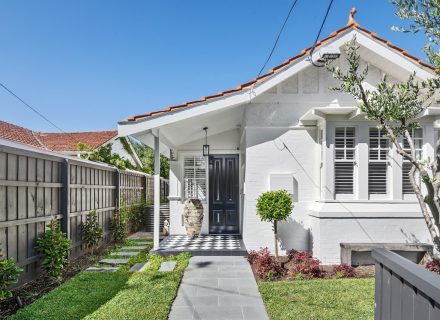 facade garage driveway