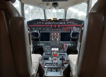Falcon 50 cockpit 1