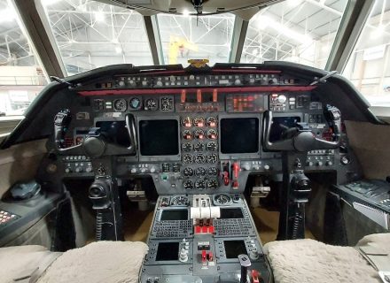 Falcon 50 cockpit 2