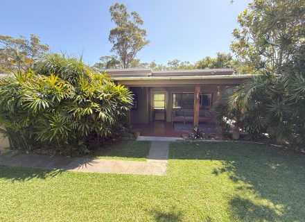 facade garage driveway