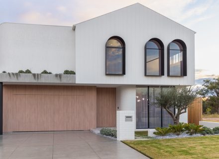 facade garage driveway