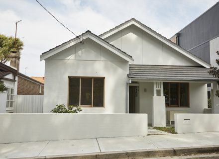 facade garage driveway