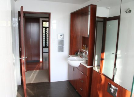 narabeenlagoonbathroomlge-1.jpg